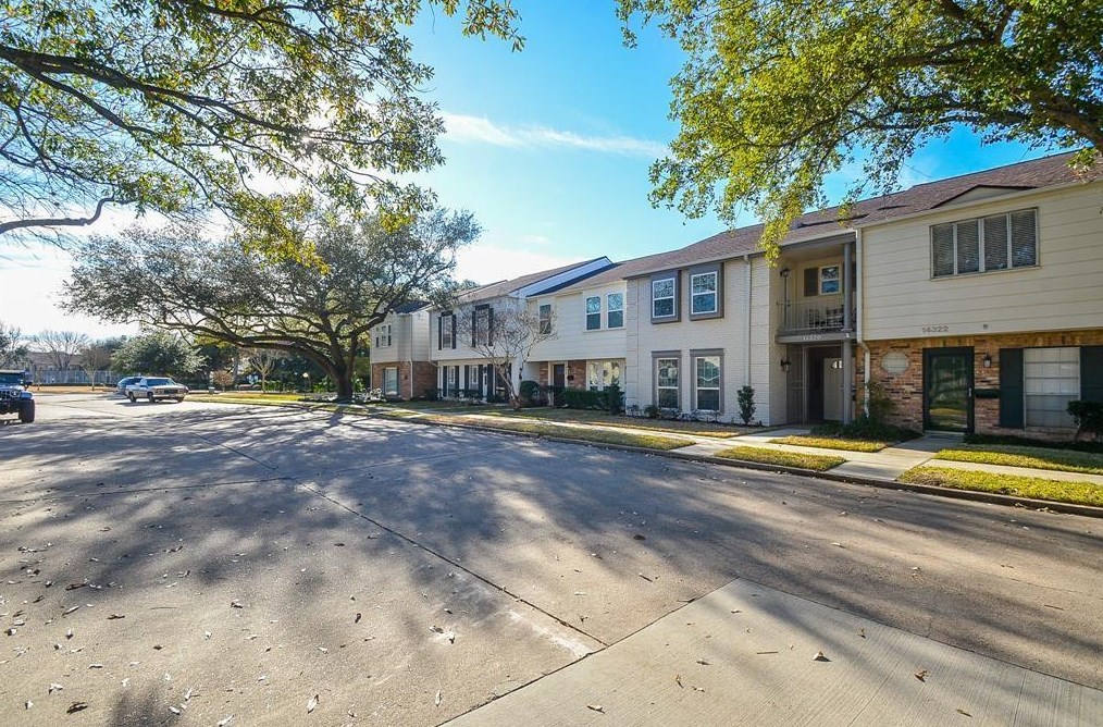 14320 Misty Meadow Ln, Houston TX  77079-3184 exterior