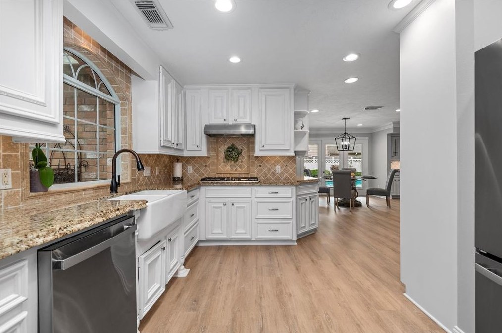 16107 Parish Hall Dr, Spring TX 77379-6631 exterior