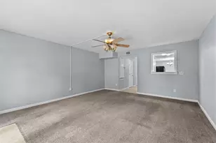 5237 Arboles Dr, Houston, TX 77035 - Photo 9