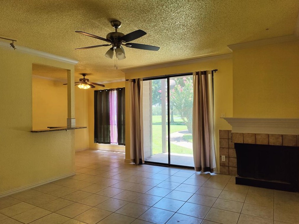 8209 Sands Point Dr, Houston TX  77036-2763 exterior