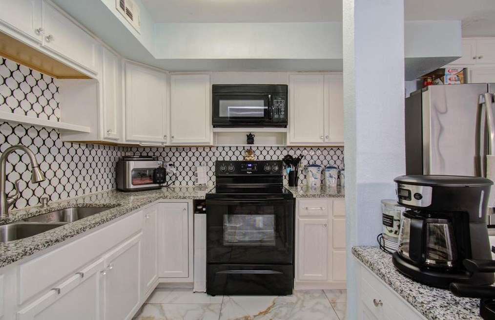 12321 Corona Ln, Houston TX 77072-3330 exterior