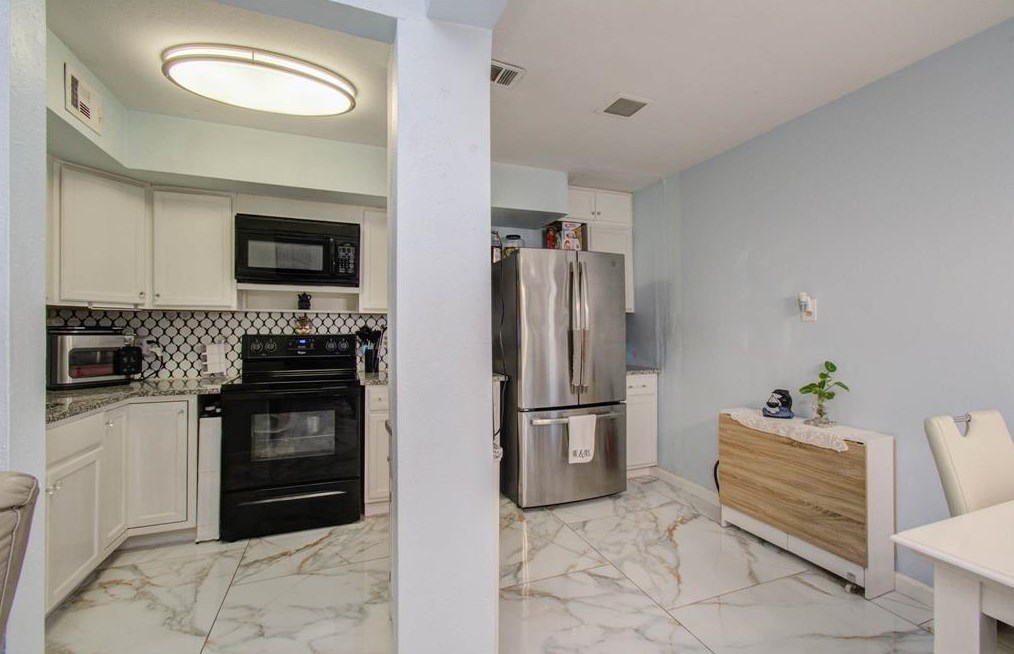 12321 Corona Ln, Houston TX 77072-3330 exterior