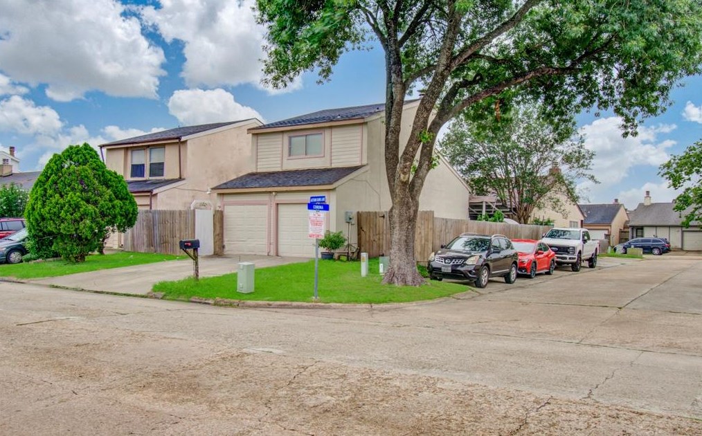 12321 Corona Ln, Houston TX 77072-3330 exterior