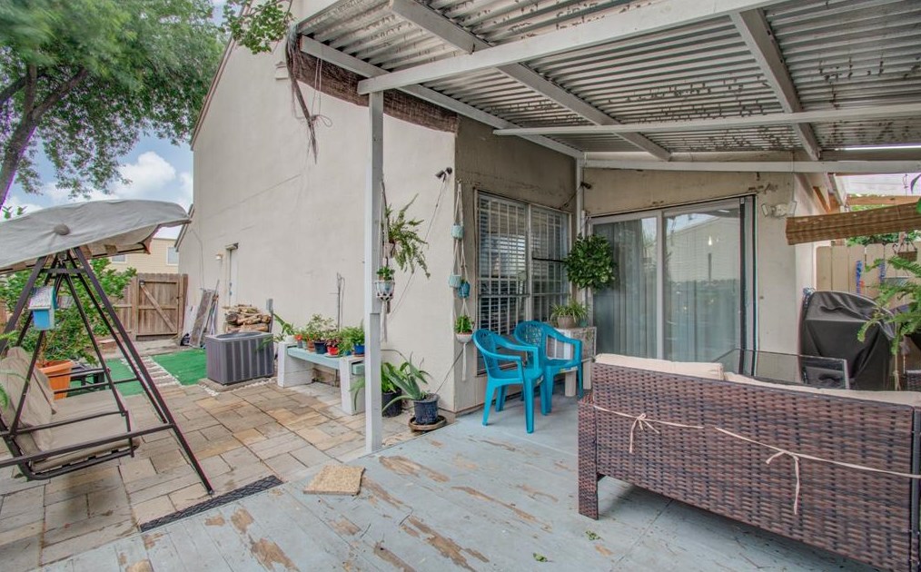 12321 Corona Ln, Houston TX 77072-3330 exterior