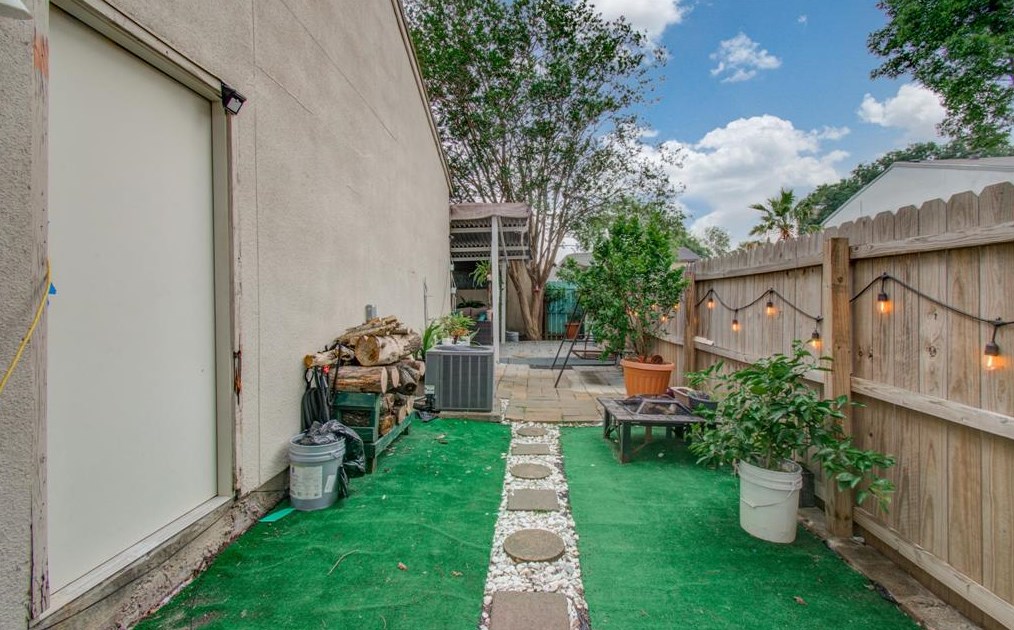 12321 Corona Ln, Houston TX 77072-3330 exterior