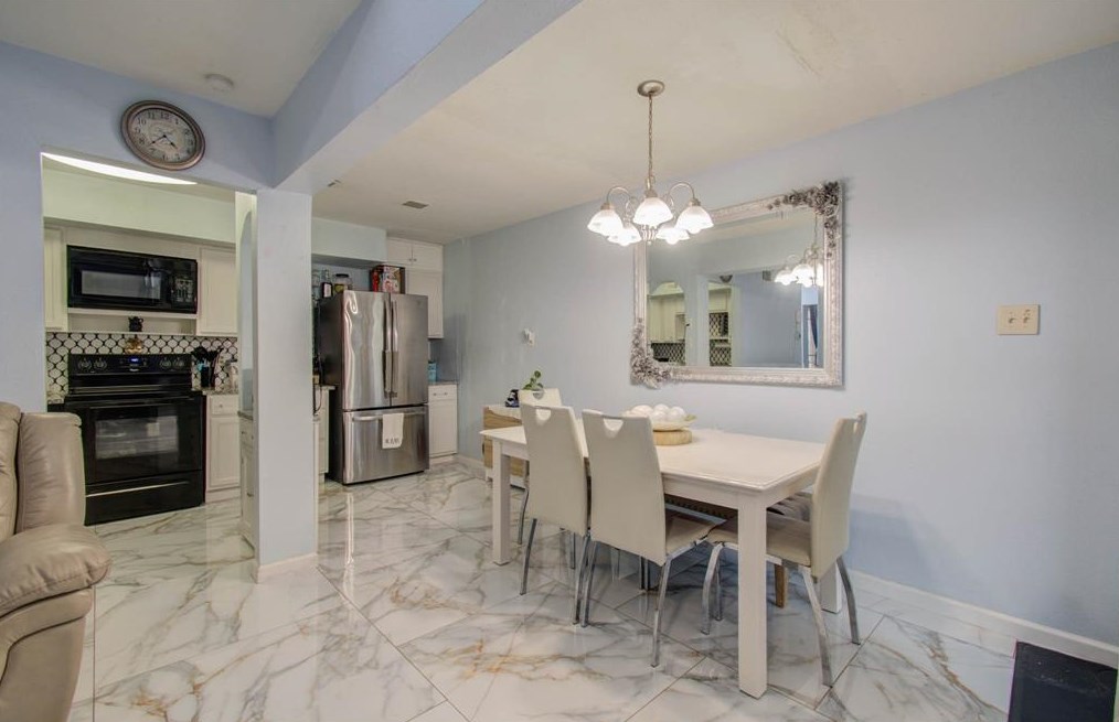 12321 Corona Ln, Houston TX 77072-3330 exterior