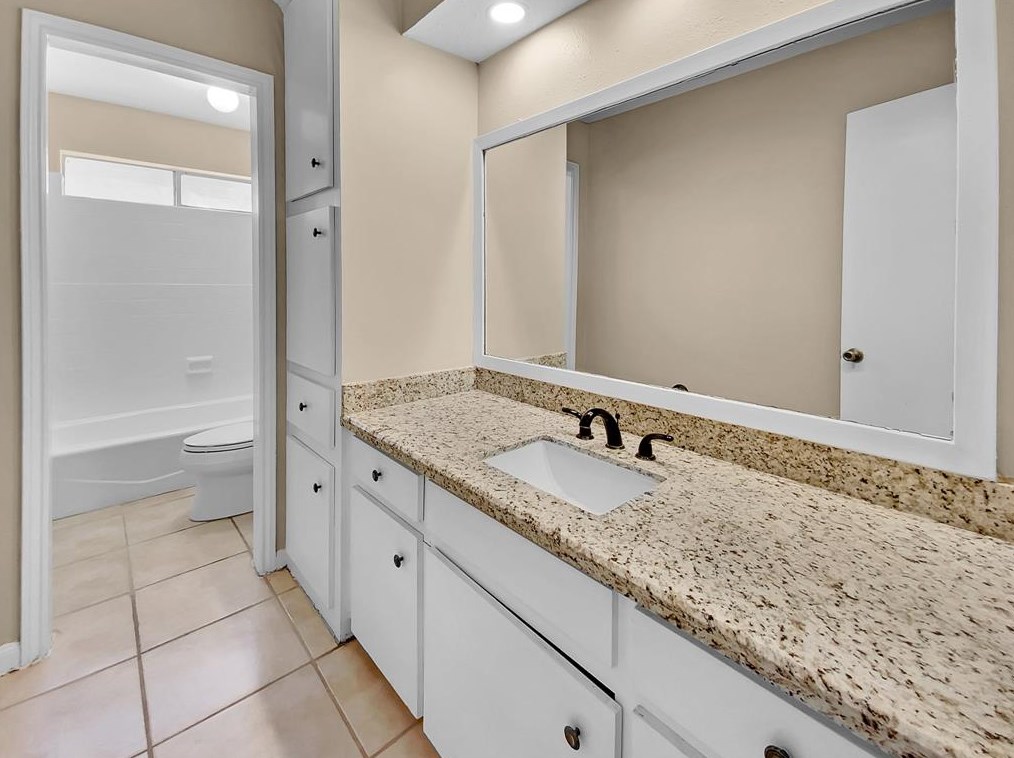 15111 Stillcreek Dr, Houston TX  77070-1254 exterior