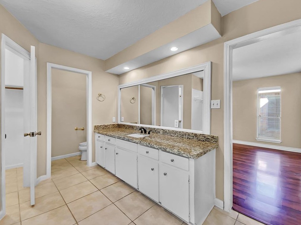 15111 Stillcreek Dr, Houston TX  77070-1254 exterior