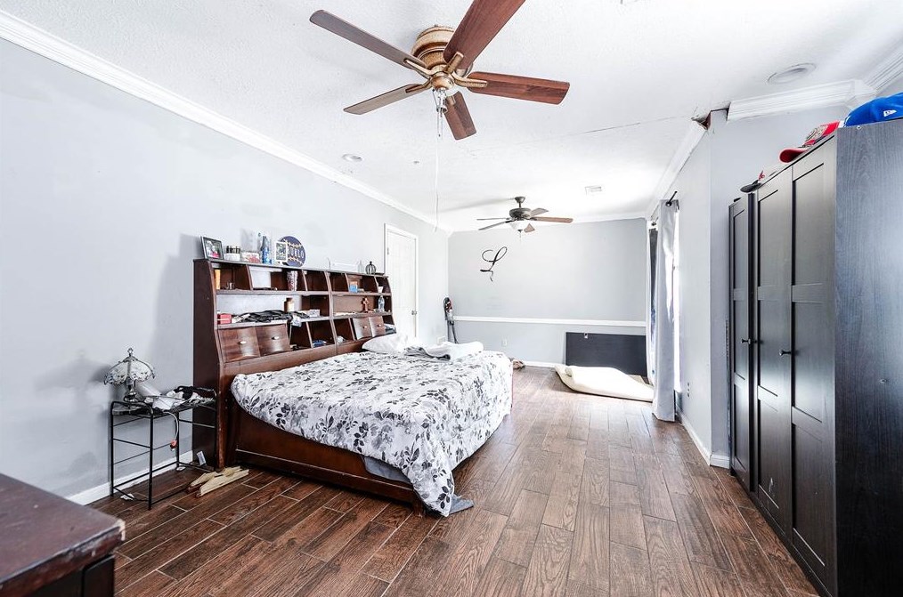 7235 Tall Pne Dr, Houston TX 77088-6603 exterior