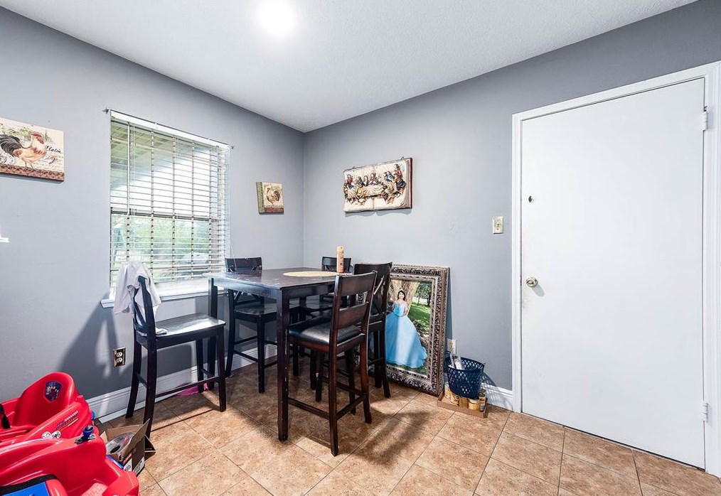 7235 Tall Pne Dr, Houston TX 77088-6603 exterior