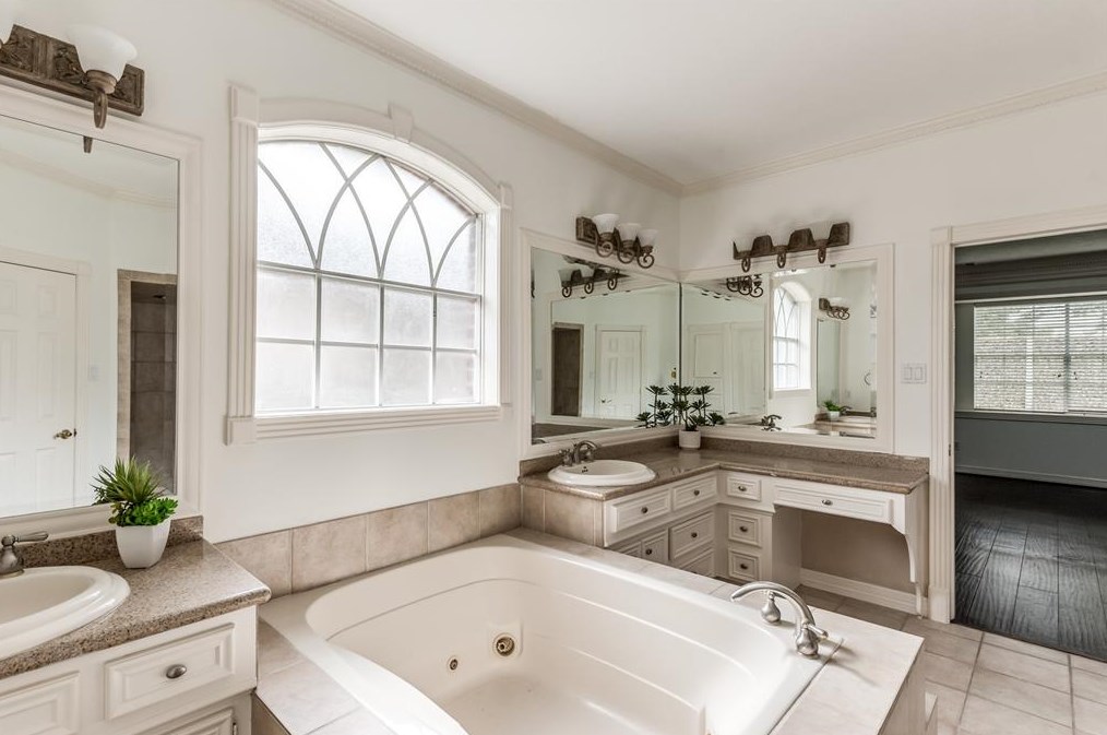 402 Lakeside Blvd, Sugar Land TX 77478-3961 exterior