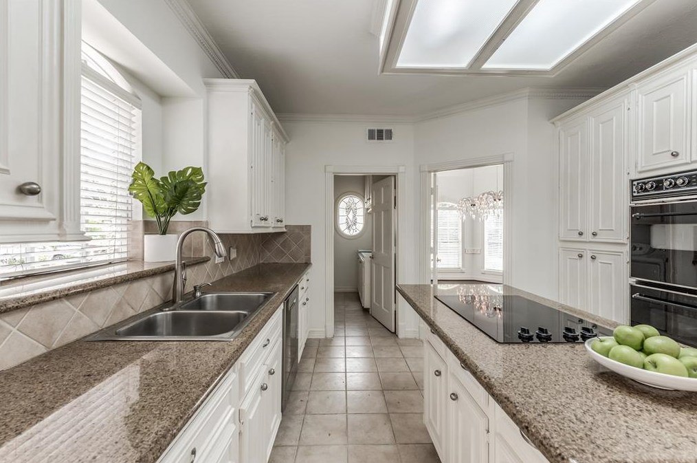 402 Lakeside Blvd, Sugar Land TX 77478-3961 exterior