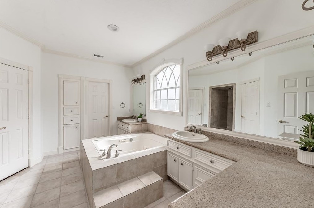 402 Lakeside Blvd, Sugar Land TX 77478-3961 exterior