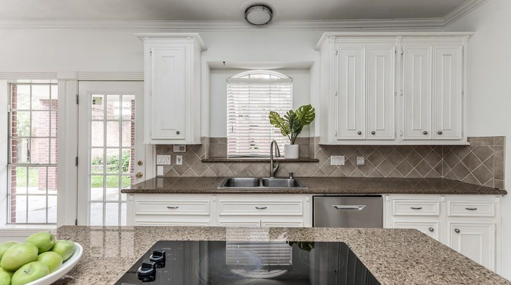 402 Lakeside Blvd, Sugar Land TX 77478-3961 exterior