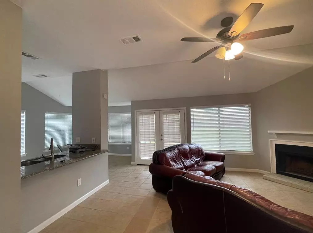 7231 Mesones Dr, Houston TX  77083-2701 exterior