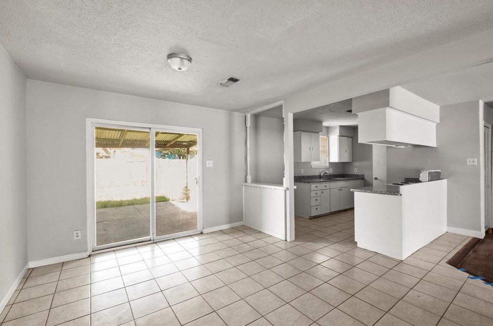 207 Goodson Dr, Houston TX  77060-4320 exterior