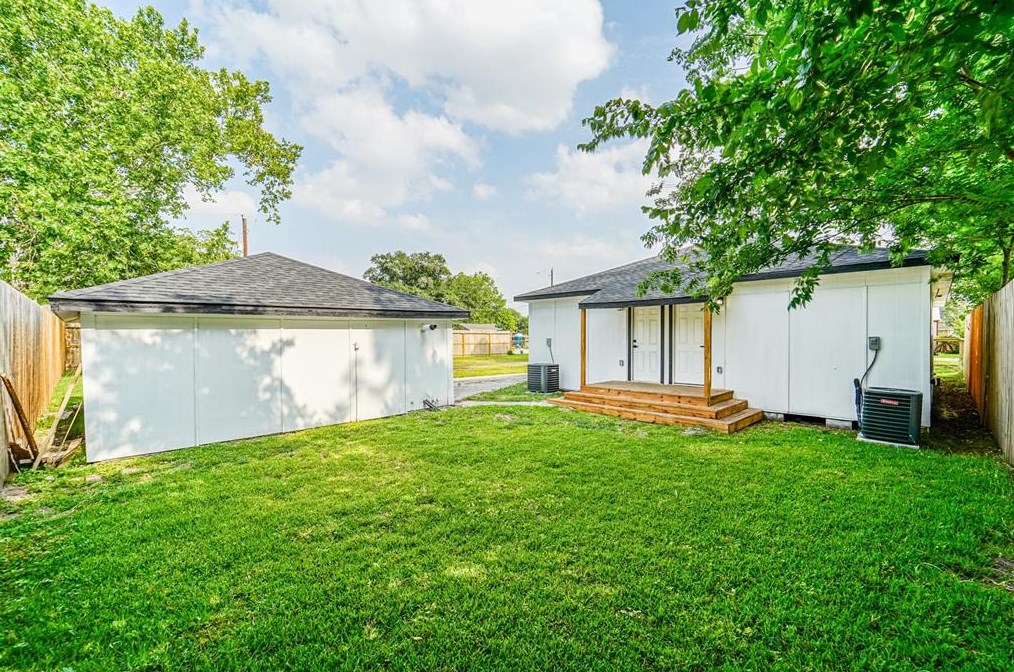 4049 Lucille St, Houston TX  77026-5704 exterior