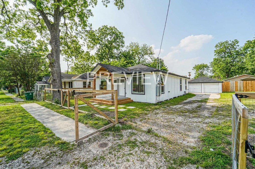 4049 Lucille St, Houston TX  77026-5704 exterior