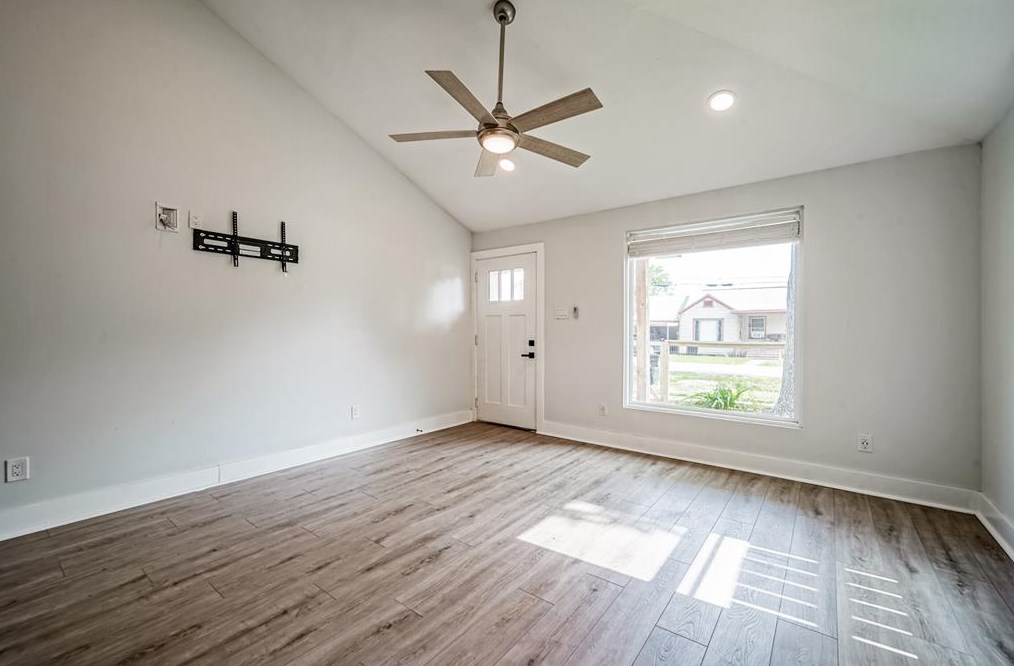 4049 Lucille St, Houston TX  77026-5704 exterior