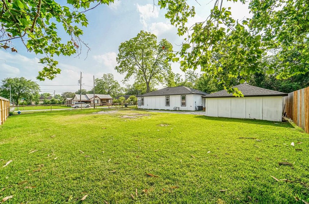 4049 Lucille St, Houston TX  77026-5704 exterior