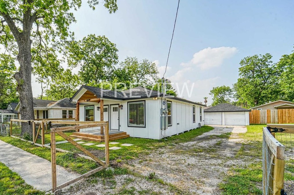 4049 Lucille St, Houston TX  77026-5704 exterior