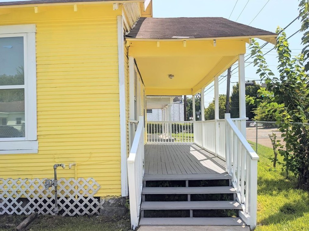 3325 Holman St, Houston TX  77004-3731 exterior