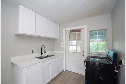 126 W 6th Street, Freeport, TX 77541 - Photo 7