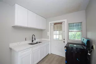 126 W 6th St, Freeport, TX 77541 - Photo 7