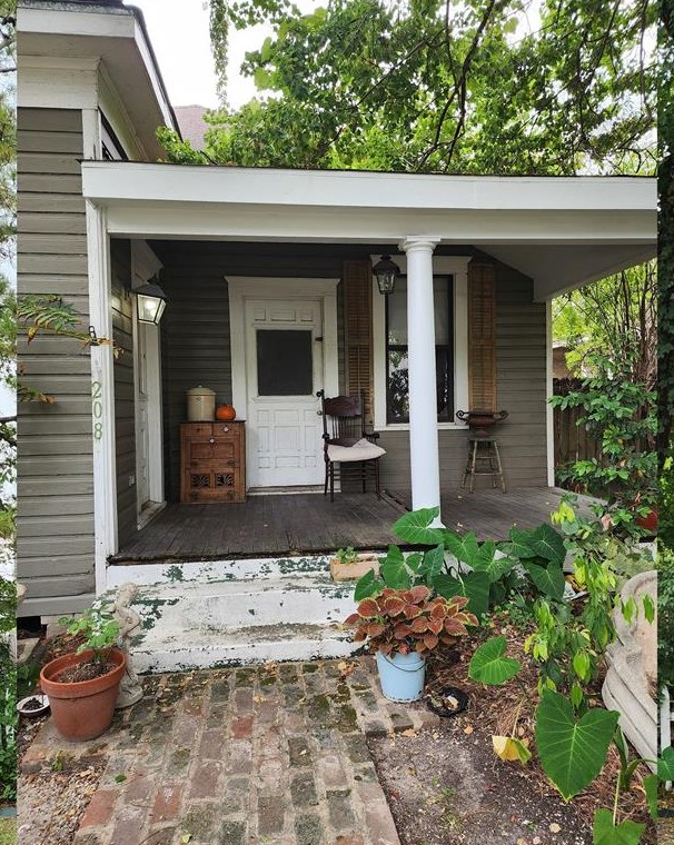 208 Tabor St, Houston TX  77009-6144 exterior