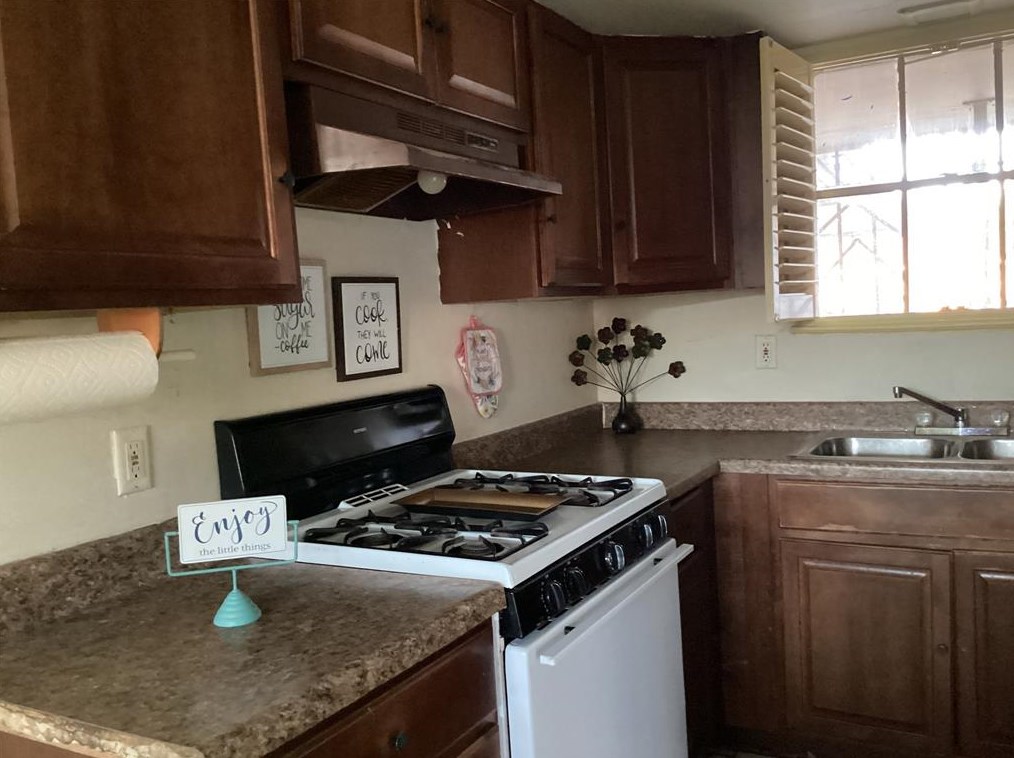 1427 Rainy River Dr, Houston TX  77088-1838 exterior