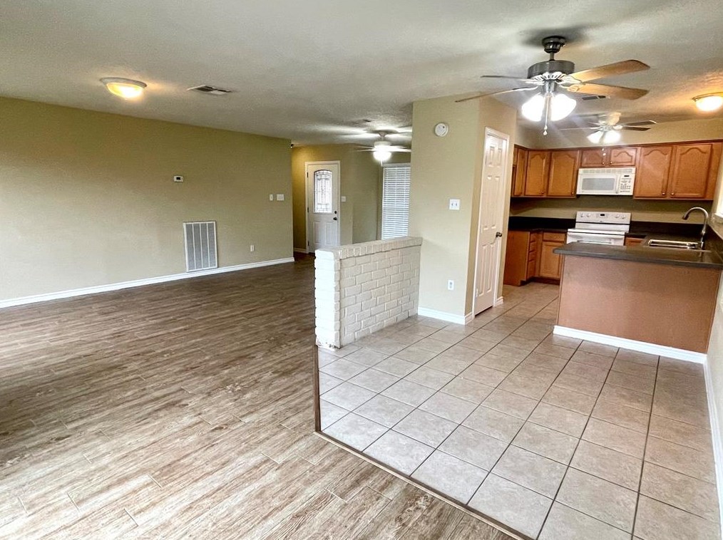 2450 Heritage Bend Dr, Houston TX  77598-3117 exterior