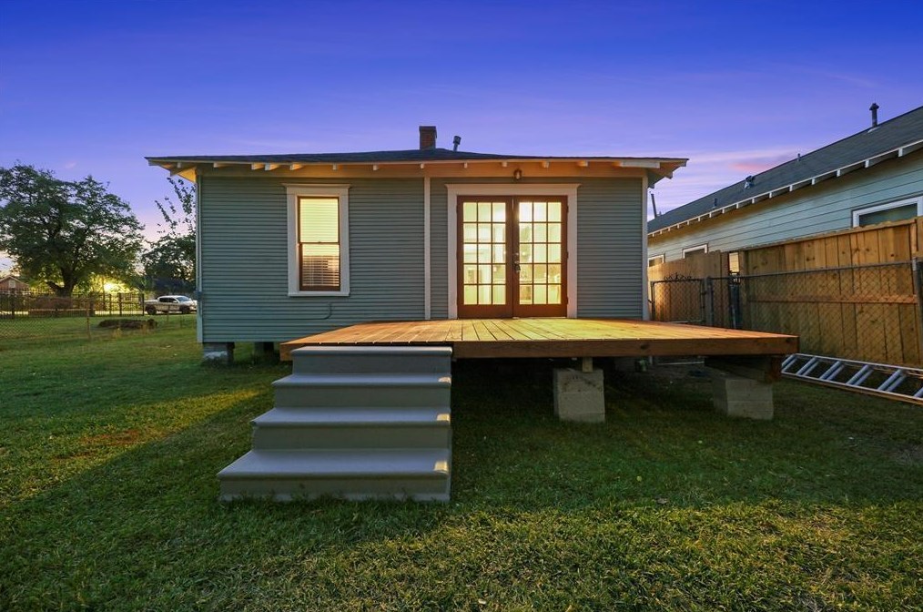 1416 Featherstone St, Houston TX  77020-4123 exterior