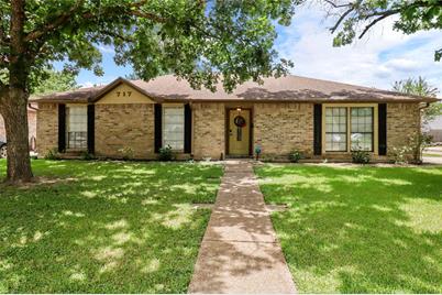 717 N Plantation Drive, Angleton, TX 77515 - Photo 1