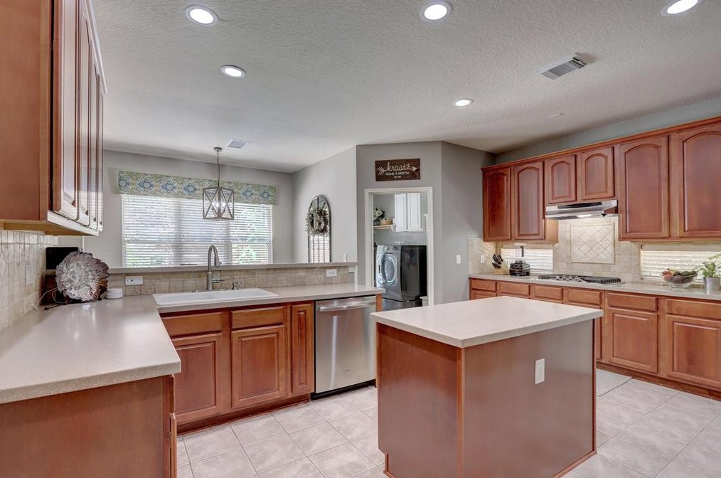 19 Linton Ridge Cir, Spring TX  77382-1439 exterior