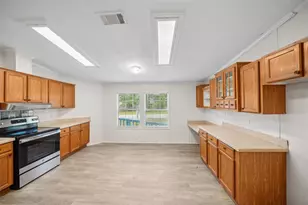 651 Cedar Point Dr, Livingston, TX 77351 - Photo 9