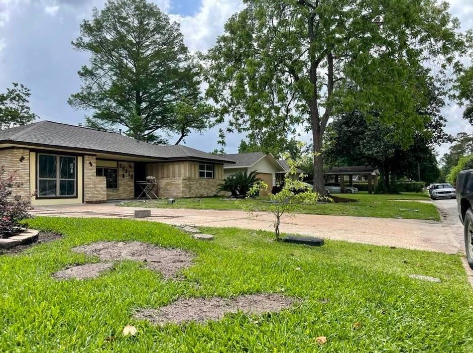 10314 Bretton Dr, Houston TX  77016-3222 exterior