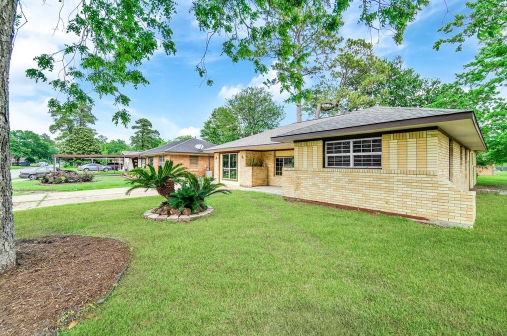 10314 Bretton Dr, Houston TX  77016-3218 exterior