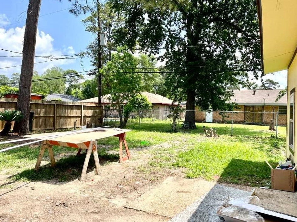10314 Bretton Dr, Houston TX  77016-3222 exterior