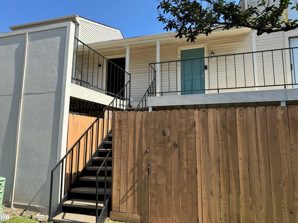 6401 Deihl Rd, Houston TX  77092-1311 exterior