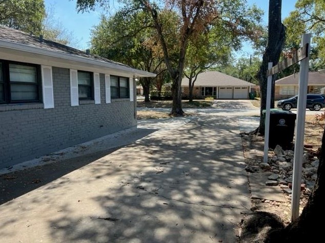 2102 Latexo Dr, Houston TX  77018-1717 exterior