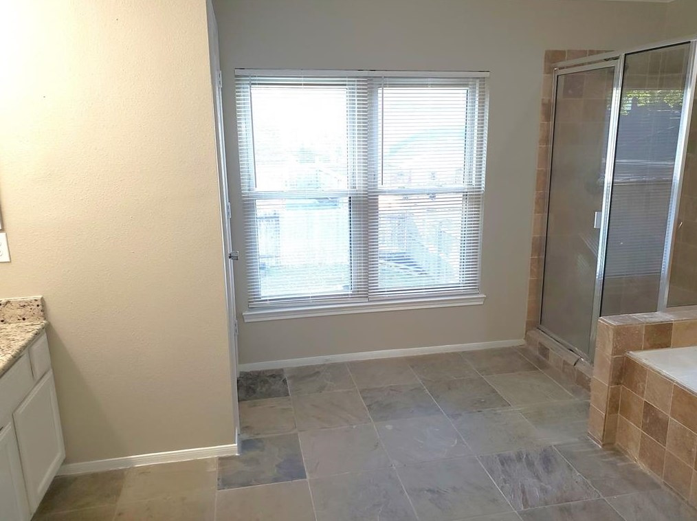 2111 Aberdeen Dr, League City, TX 77573