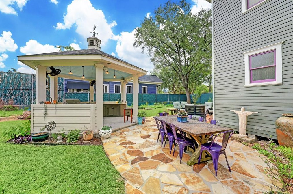 401 Emerson St, Houston TX  77006-4572 exterior