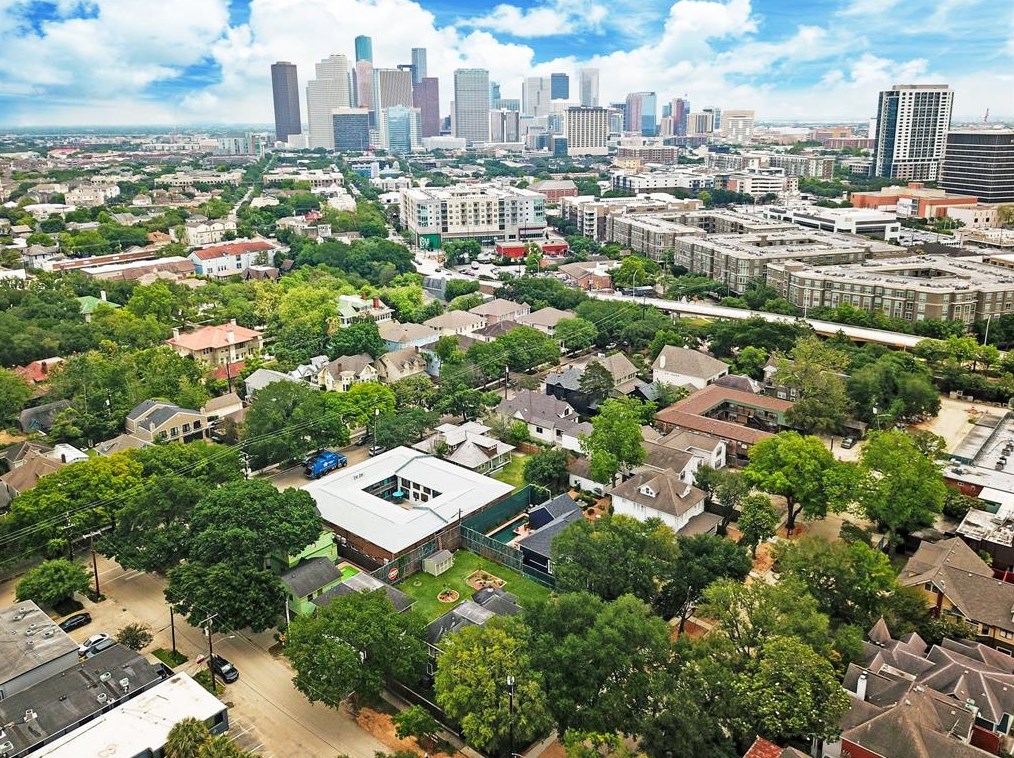 401 Emerson St, Houston TX  77006-4572 exterior