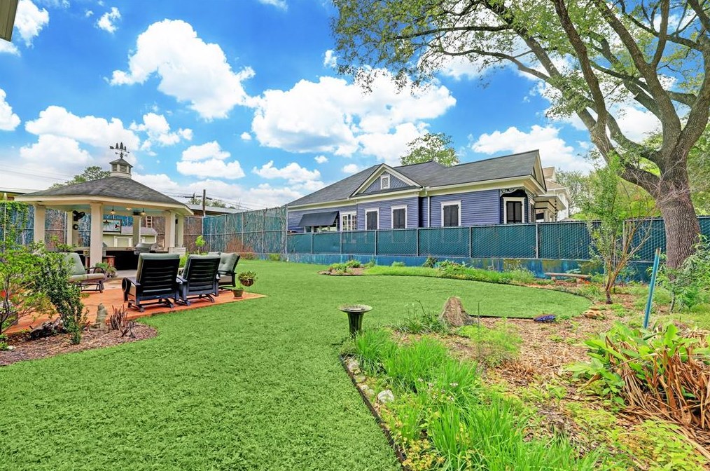 401 Emerson St, Houston TX  77006-4572 exterior