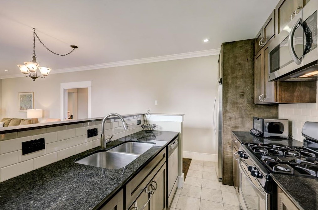 401 Emerson St, Houston TX  77006-4572 exterior