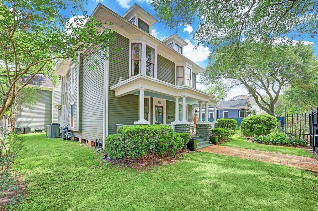 401 Emerson St, Houston TX  77006-4506 exterior