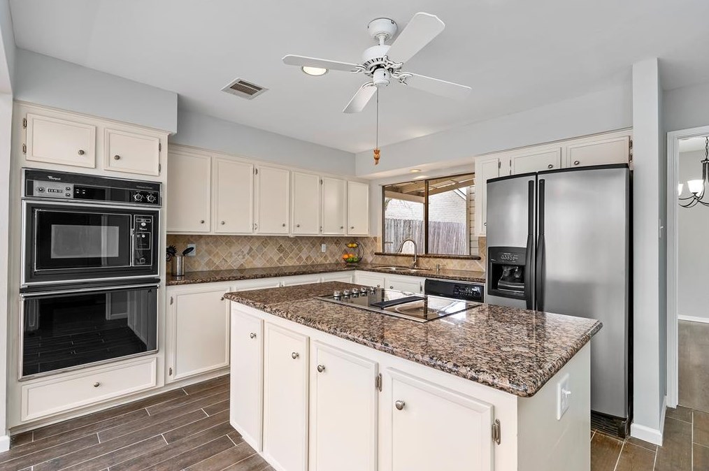 12226 Ravenmoor Dr, Houston TX  77077-2535 exterior