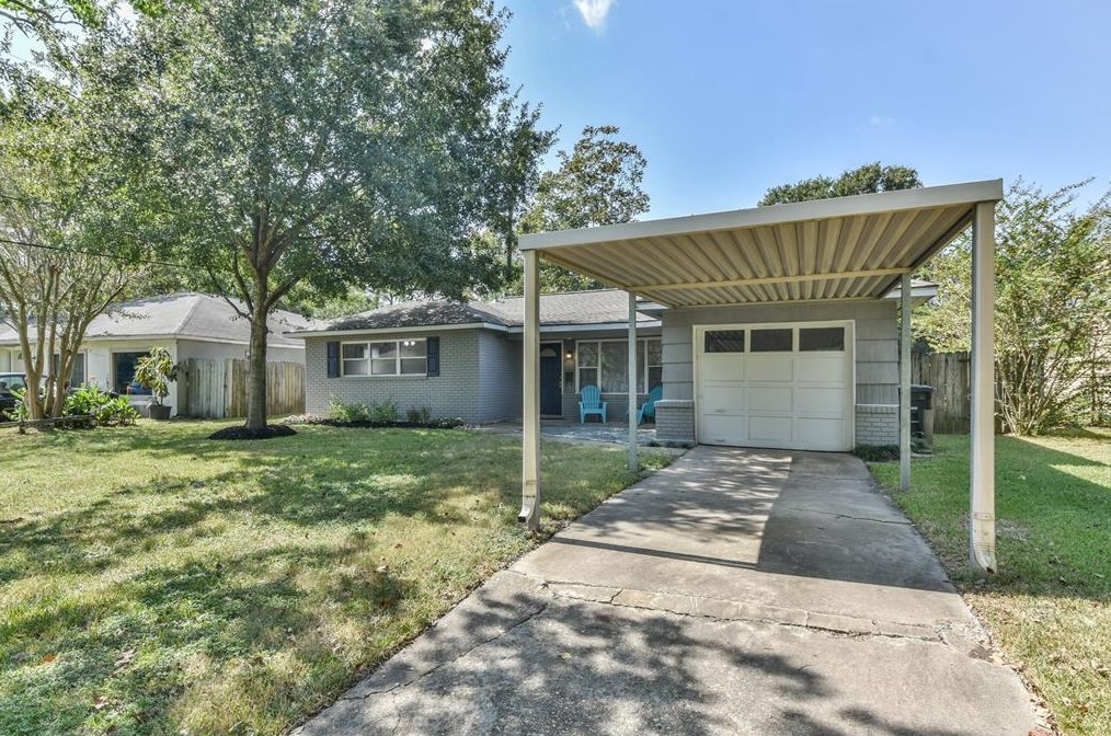 1429 Confederate Rd, Houston TX  77055-4310 exterior