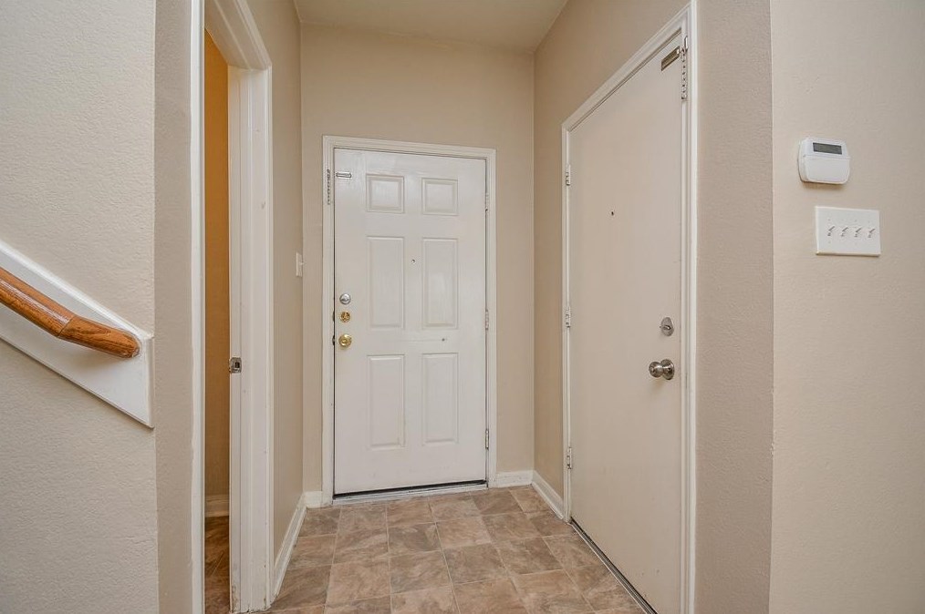8114 Singing Sonnet Ln, Houston TX  77072-0130 exterior