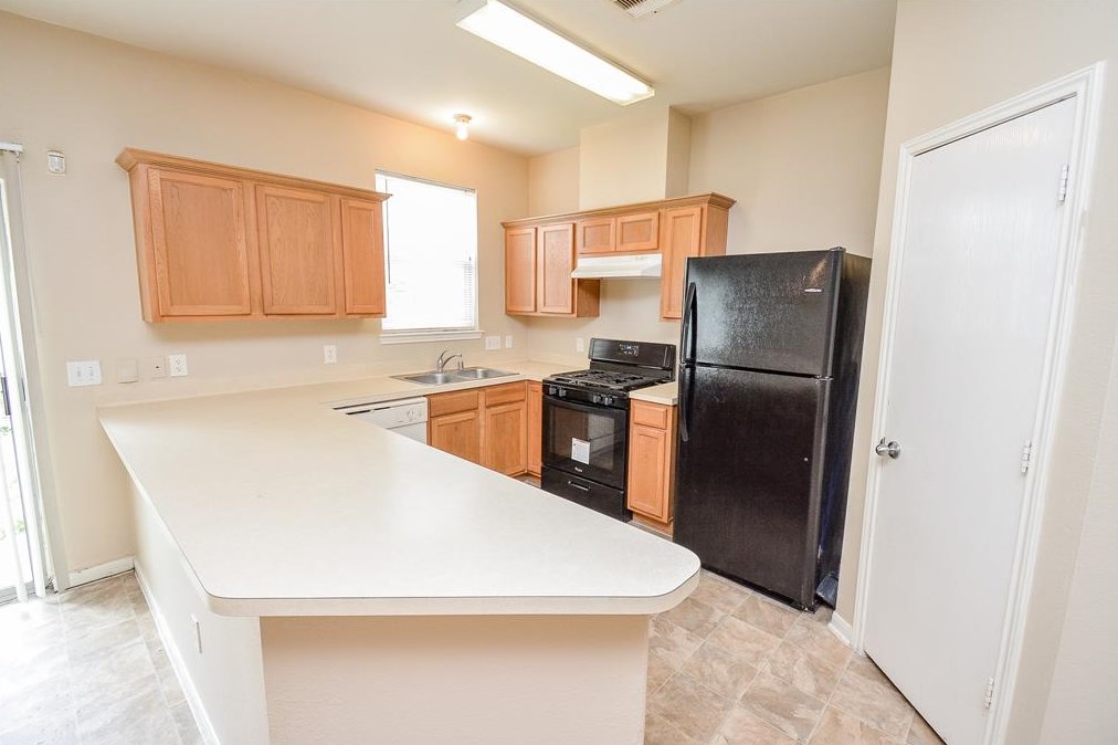 8114 Singing Sonnet Ln, Houston TX  77072-0128 exterior